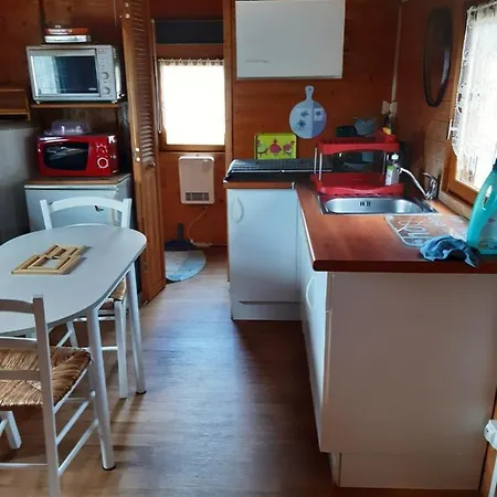 Insolite Chalet Saint-Georges-de-Livoye