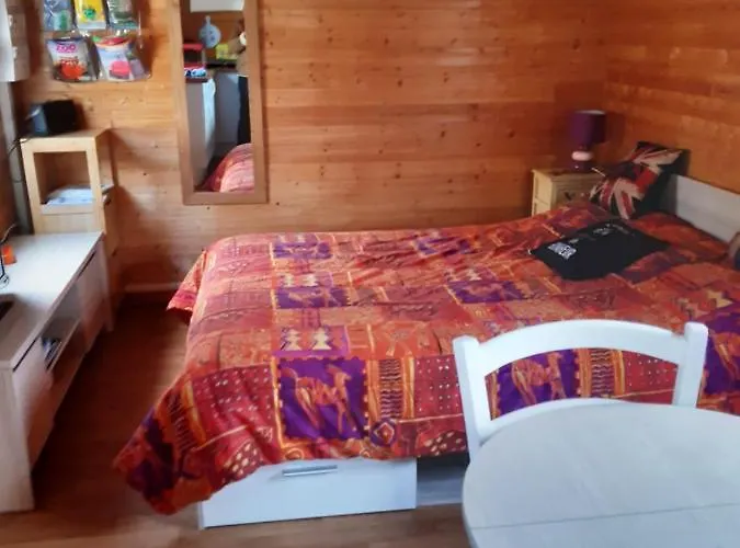 Шале Insolite Saint-Georges-de-Livoye